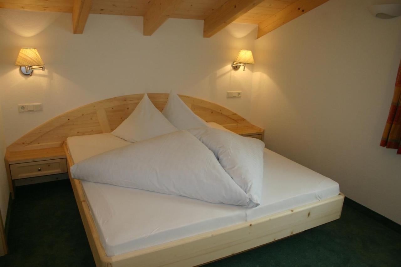 Hotel Theiner Curon Venosta Exterior photo
