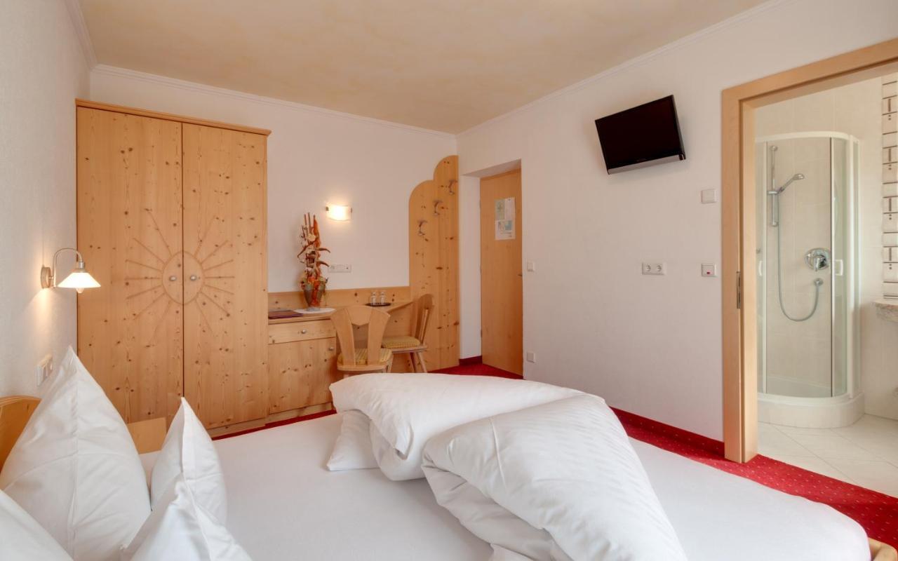Hotel Theiner Curon Venosta Exterior photo